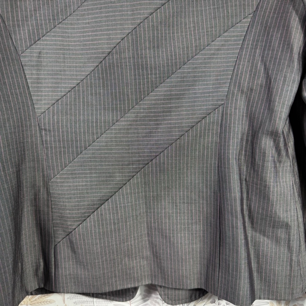 Escada Gray Pinstripe Wool Silk Blazer Pink Lining Size 42 Designer Jacket - Picture 9 of 16